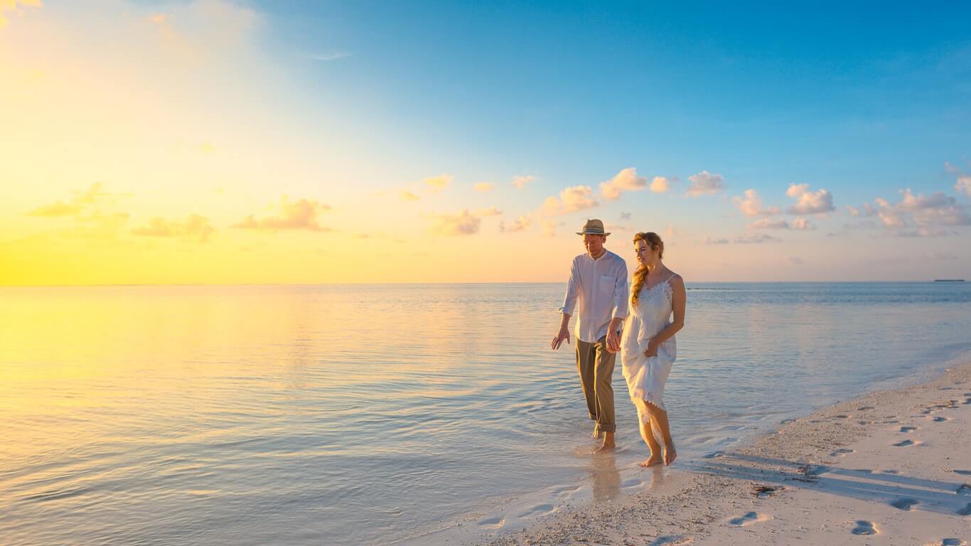 Tropical wedding packages: Seychelles Vs Malta
